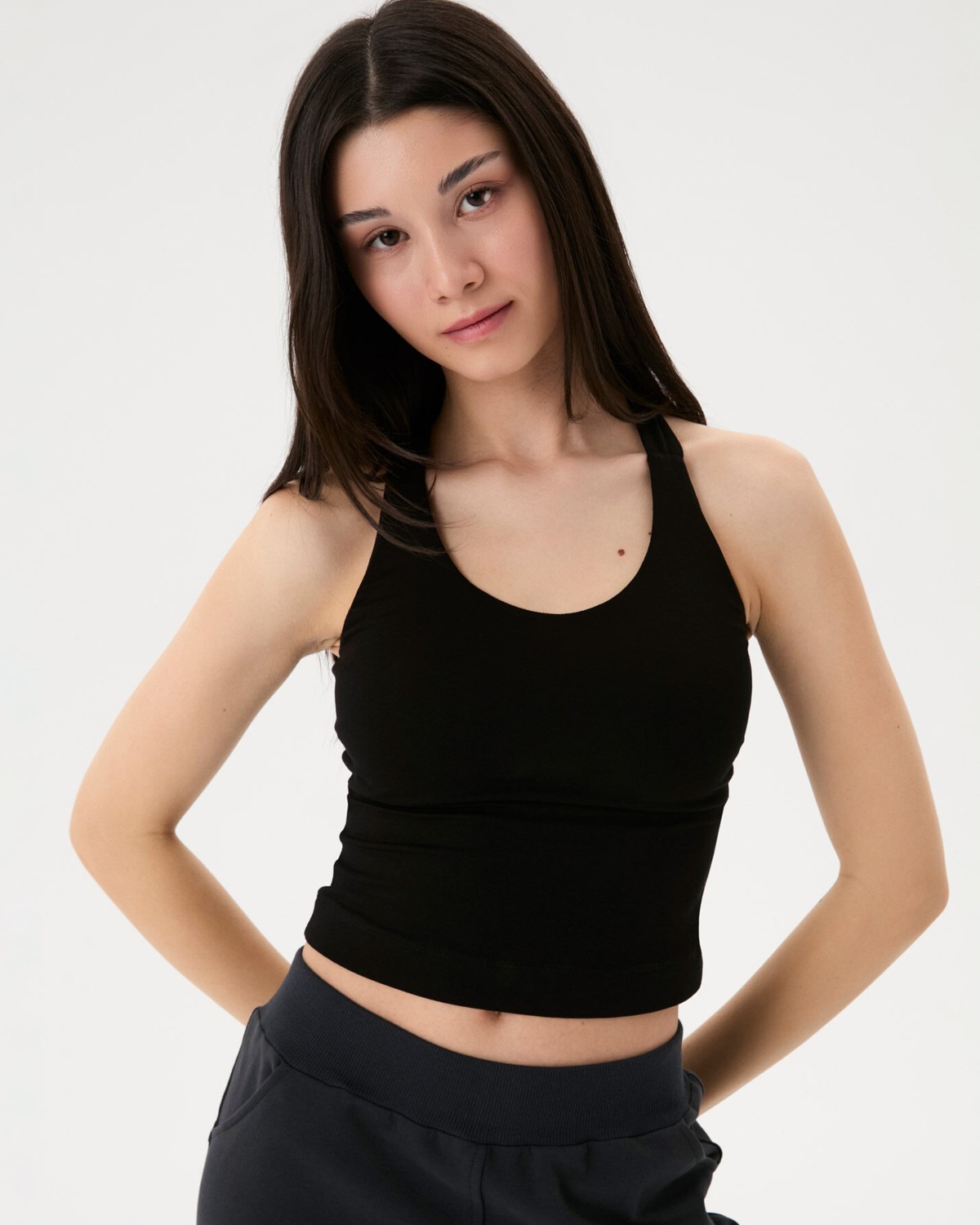 Ayma Active Kadın Kahverengi Halter Half Crop Bluz - EcoVero™ Viskoz, İç Sütyenli, Göğüs Pedli, Halter Yaka, Crop Spor Bluz