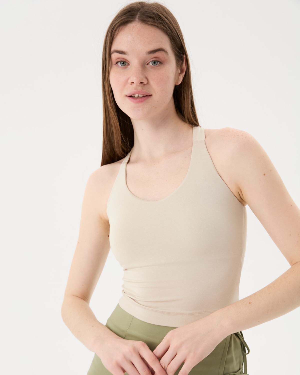 Ayma Active Kadın Kahverengi Halter Half Crop Bluz - EcoVero™ Viskoz, İç Sütyenli, Göğüs Pedli, Halter Yaka, Crop Spor Bluz