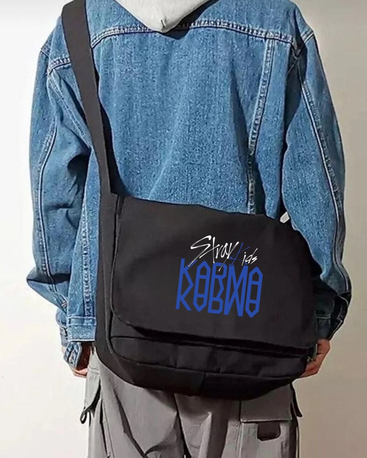 Touz Moda Kpop Serisi Stray Kids Baskılı Unisex Hakı Postacı Çantası