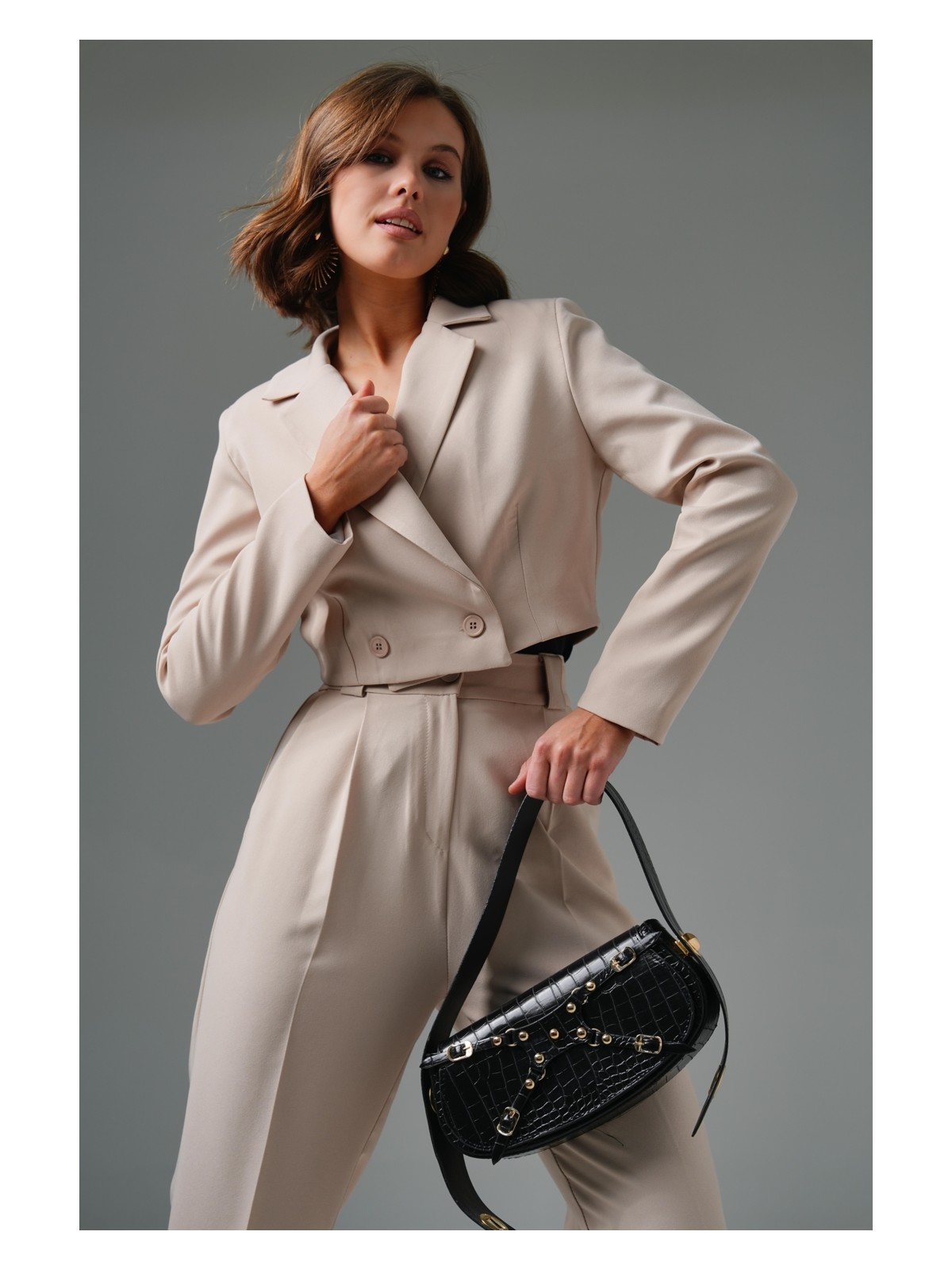 Saade Bej Kadın Kruvaze Crop Blazer Ceket Yumuşak Polyester Rahat ve Şık Tasarım