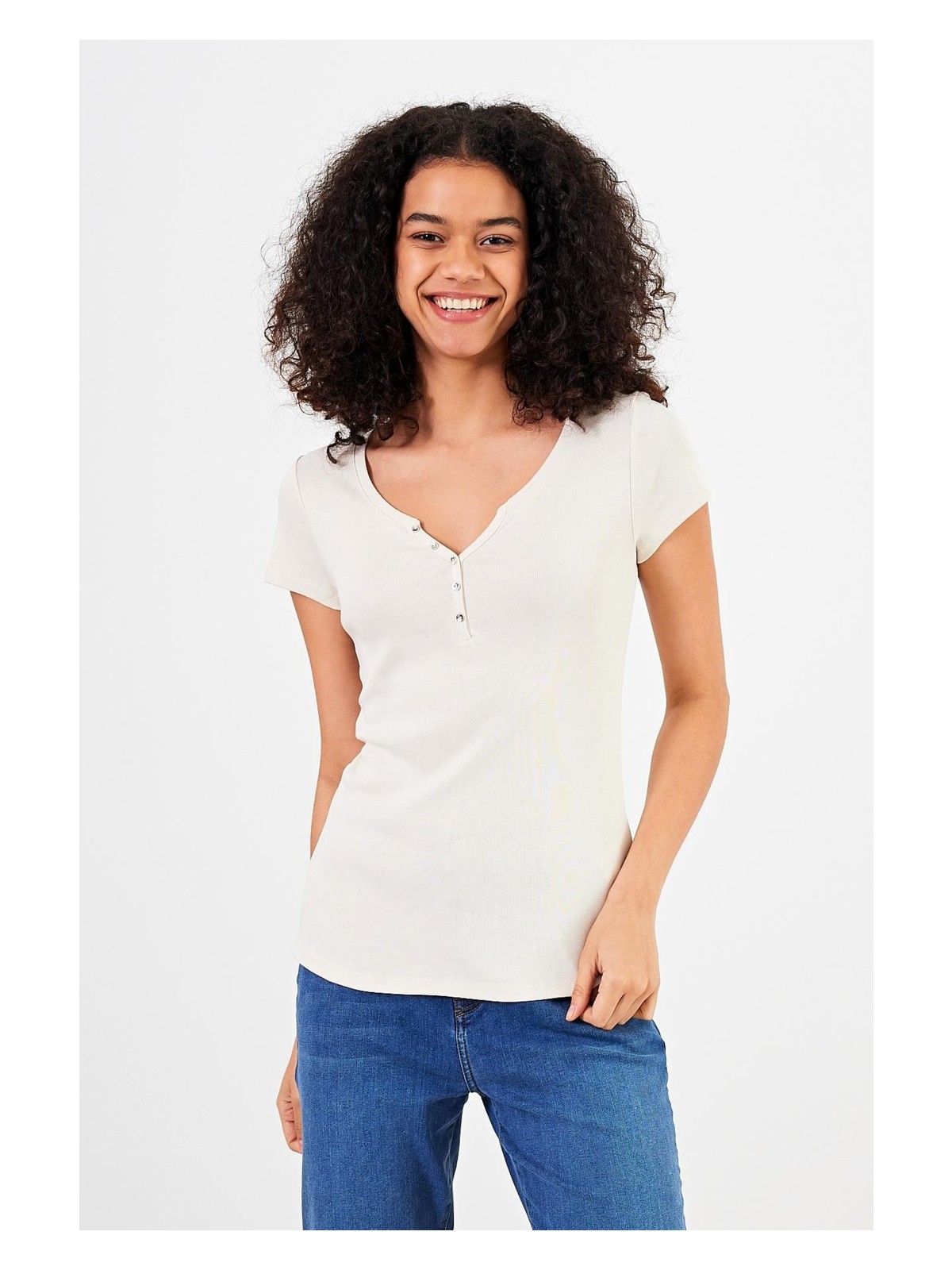 Vena Kadın Matilda Bej Düğme Detaylı Vücuda Oturan Tişört