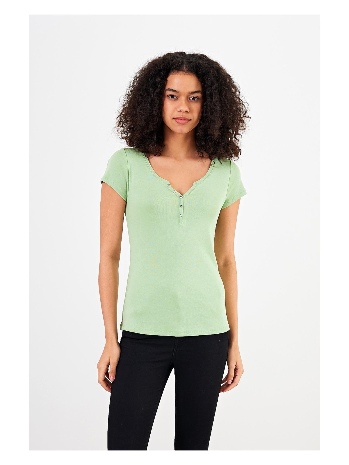 Vena Kadın Matilda Bej Düğme Detaylı Vücuda Oturan Tişört - Görsel 7