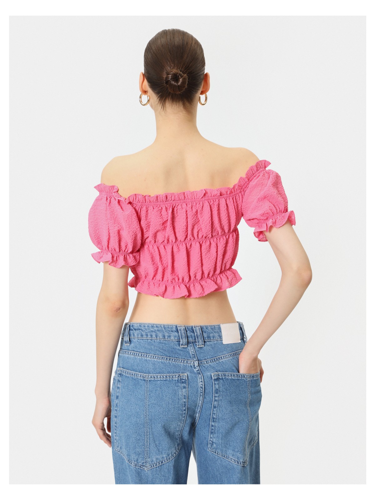 Koton Omzu Açık Fırfırlı Bluz Crop Kısa Kollu Büzgülü Gofre Kumaş - Görsel 4