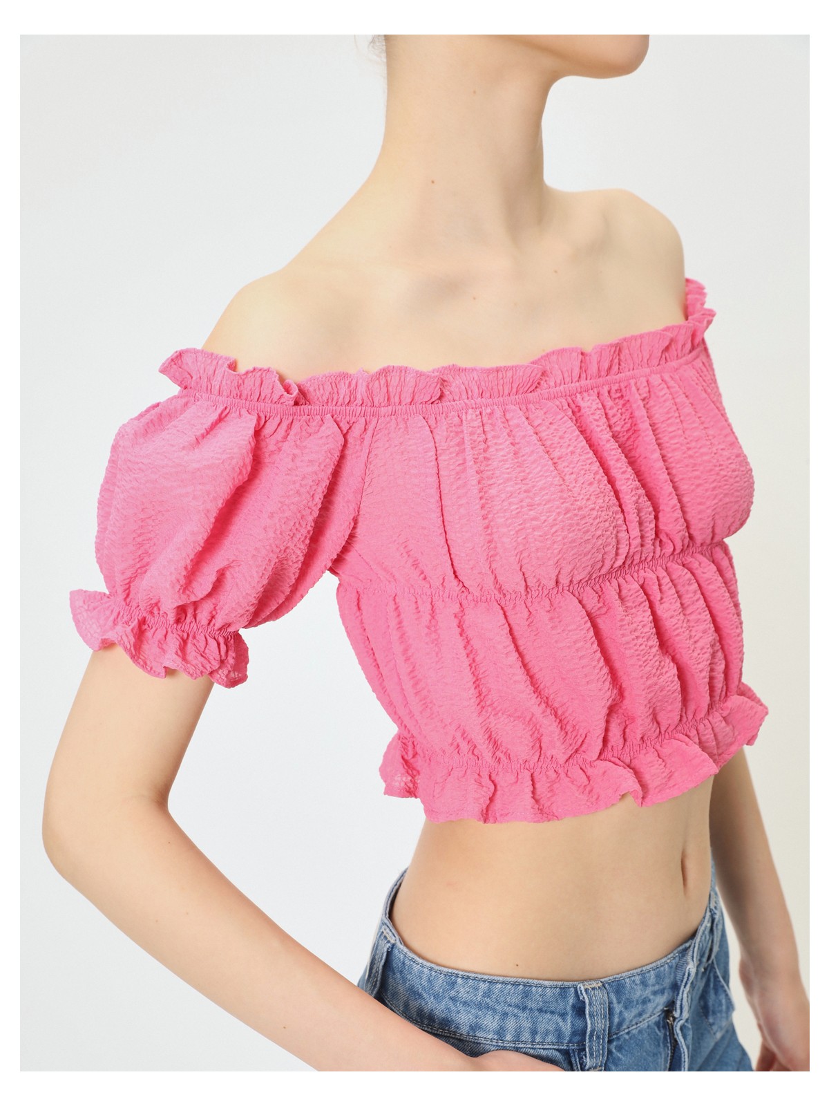 Koton Omzu Açık Fırfırlı Bluz Crop Kısa Kollu Büzgülü Gofre Kumaş - Görsel 5