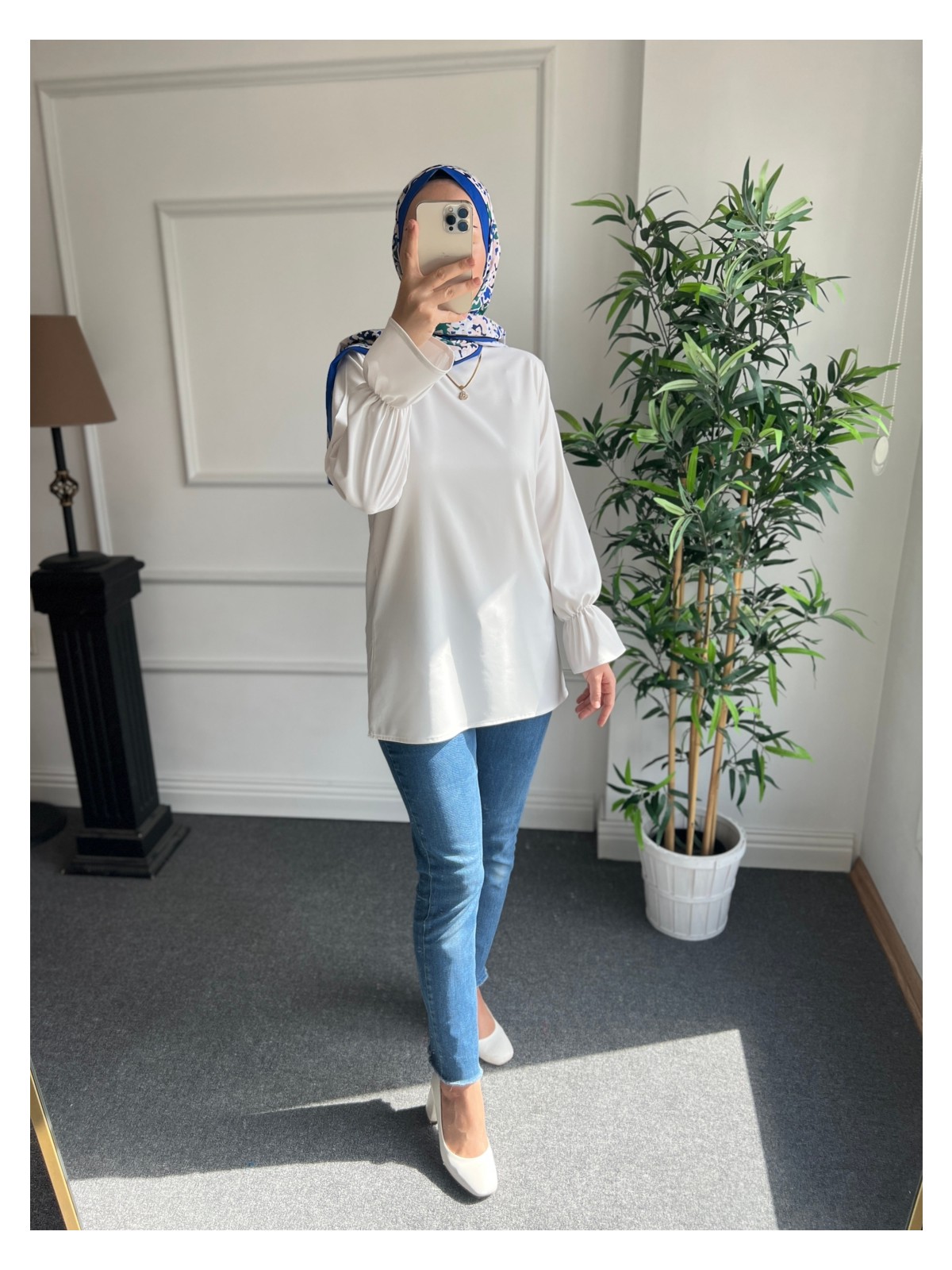 Nisa Nalbantoğlu Beyaz Tesettür Krep Gömlek