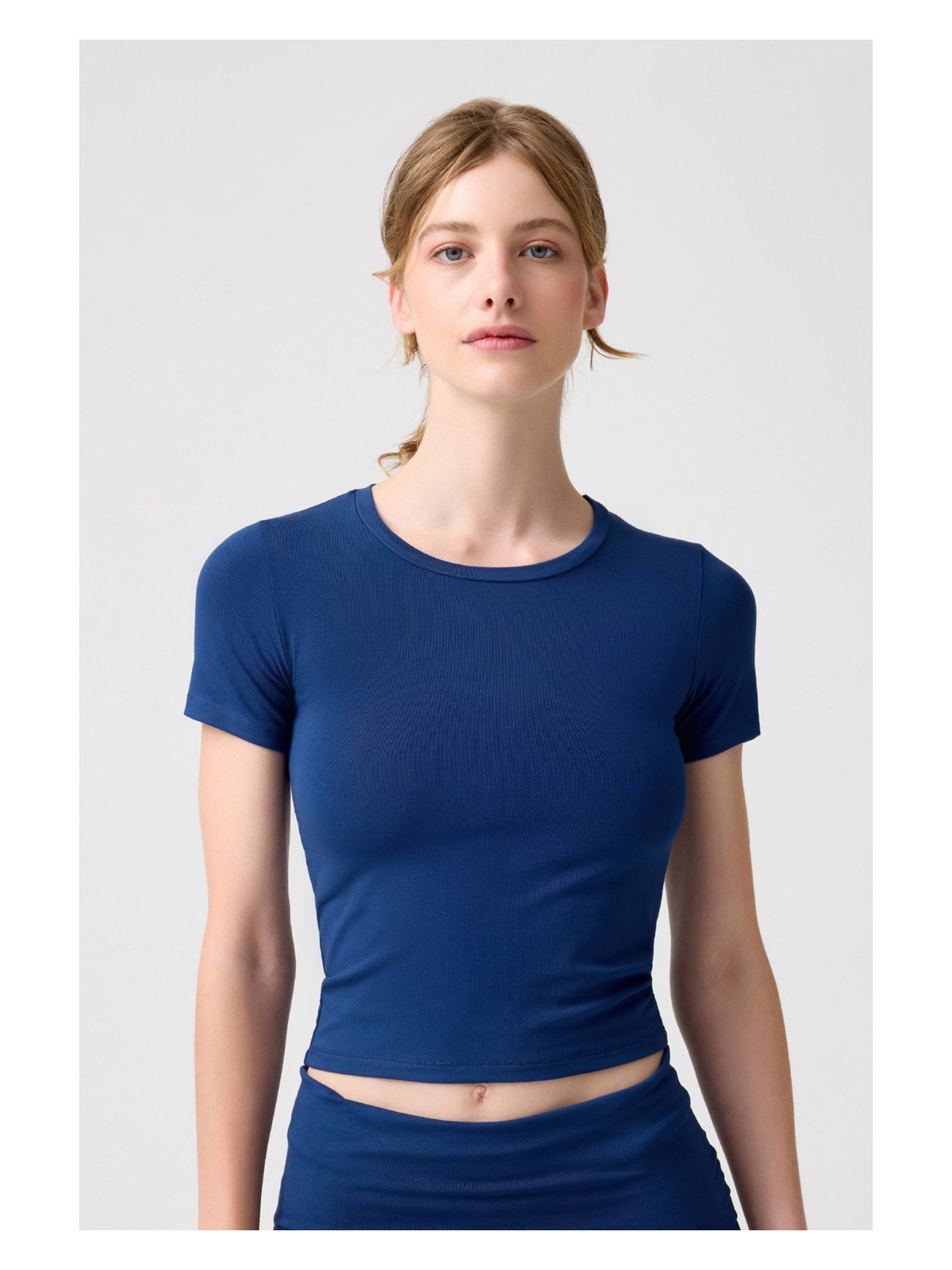 Los Ojos x Melodi Siyah Bedene Oturan Tişört Short Fitted - Görsel 4