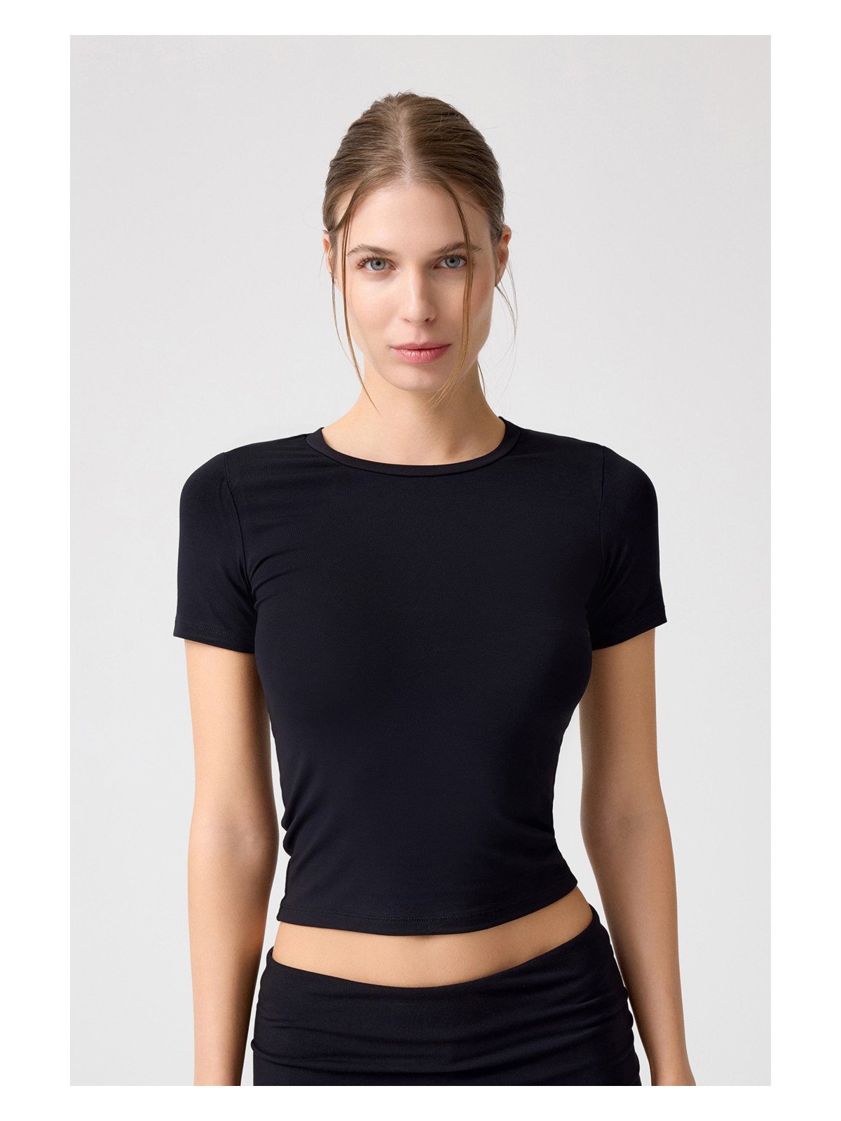 Los Ojos x Melodi Siyah Bedene Oturan Tişört Short Fitted