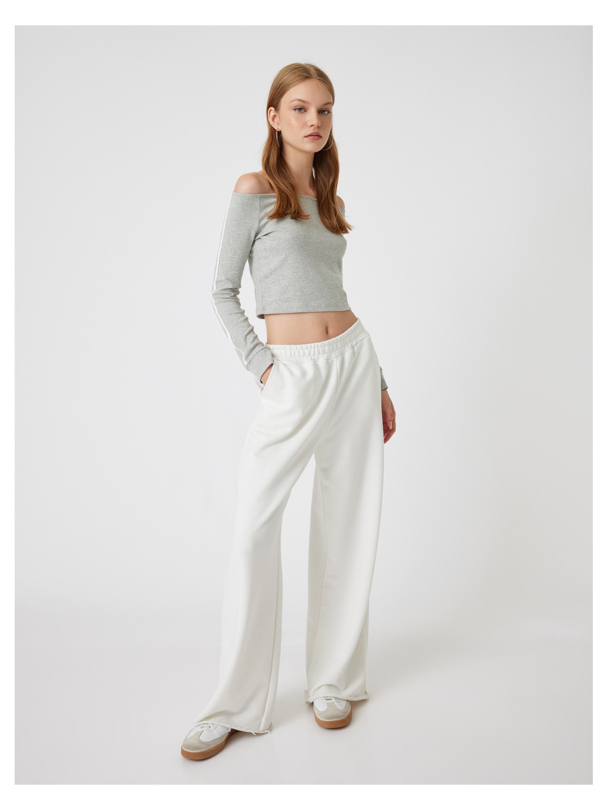 Koton Madonna Yaka Tişört Crop Uzun Kollu Biyeli Slim Fit - Görsel 4