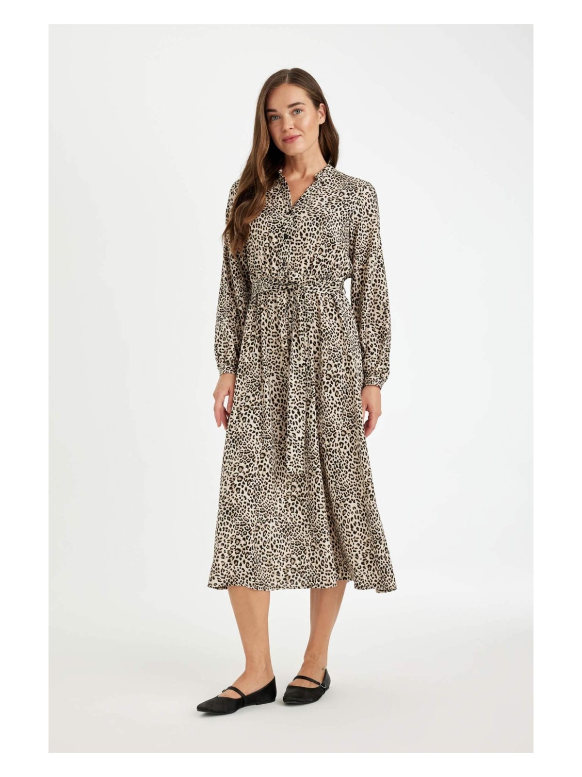 DeFacto Apaş Yaka Leopar Desenli Düğmeli Uzun Kollu Viskon Kemerli Maxi Elbise D1070AX24AU