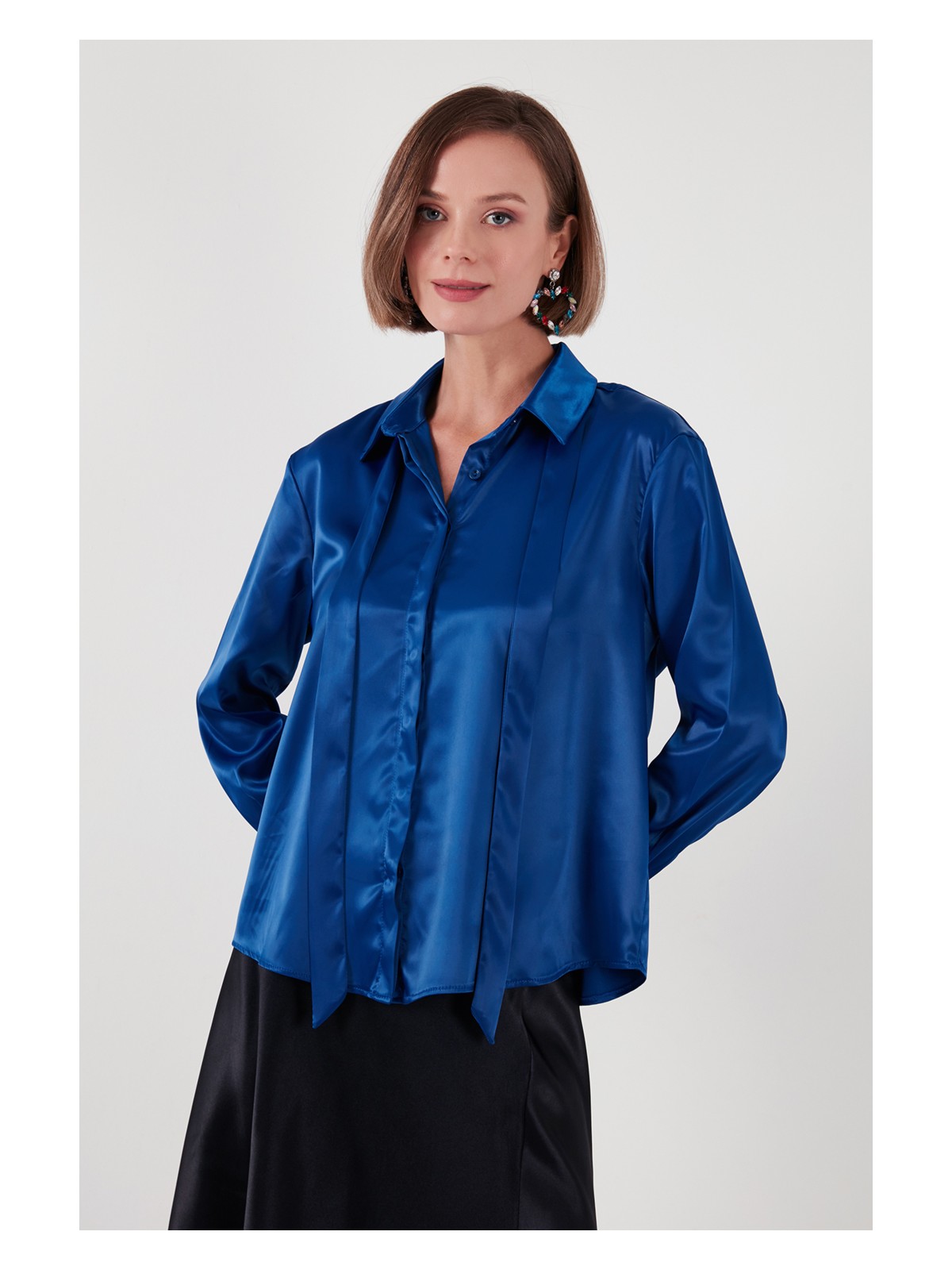 Lela Regular Fit Bağlama Detaylı Saten Gömlek Kadın Gömlek 611GO00159 - Görsel 3