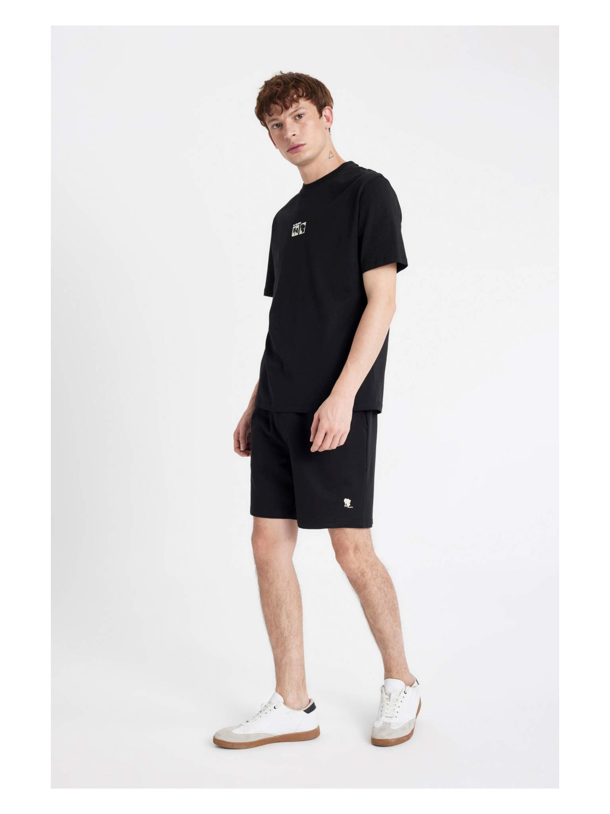 DeFacto Slim Fit Dar Paça Şort A3893AX24HS - Görsel 3