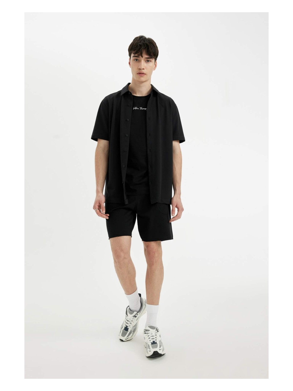 DeFacto %100 Pamuk Slim Fit Dar Kesim Dar Paça Cepli Basic Düz Şort B8673AX24SM - Görsel 2