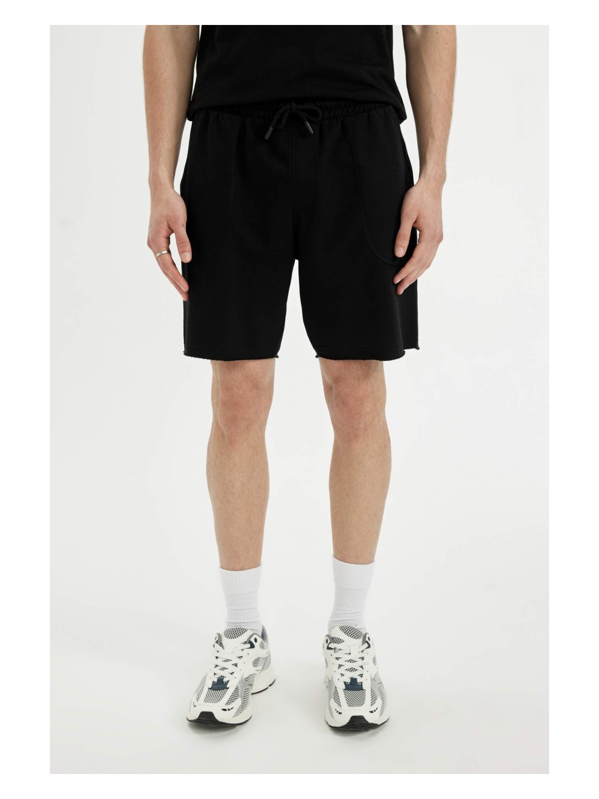 DeFacto %100 Pamuk Slim Fit Dar Kesim Dar Paça Cepli Basic Düz Şort B8673AX24SM - Görsel 4