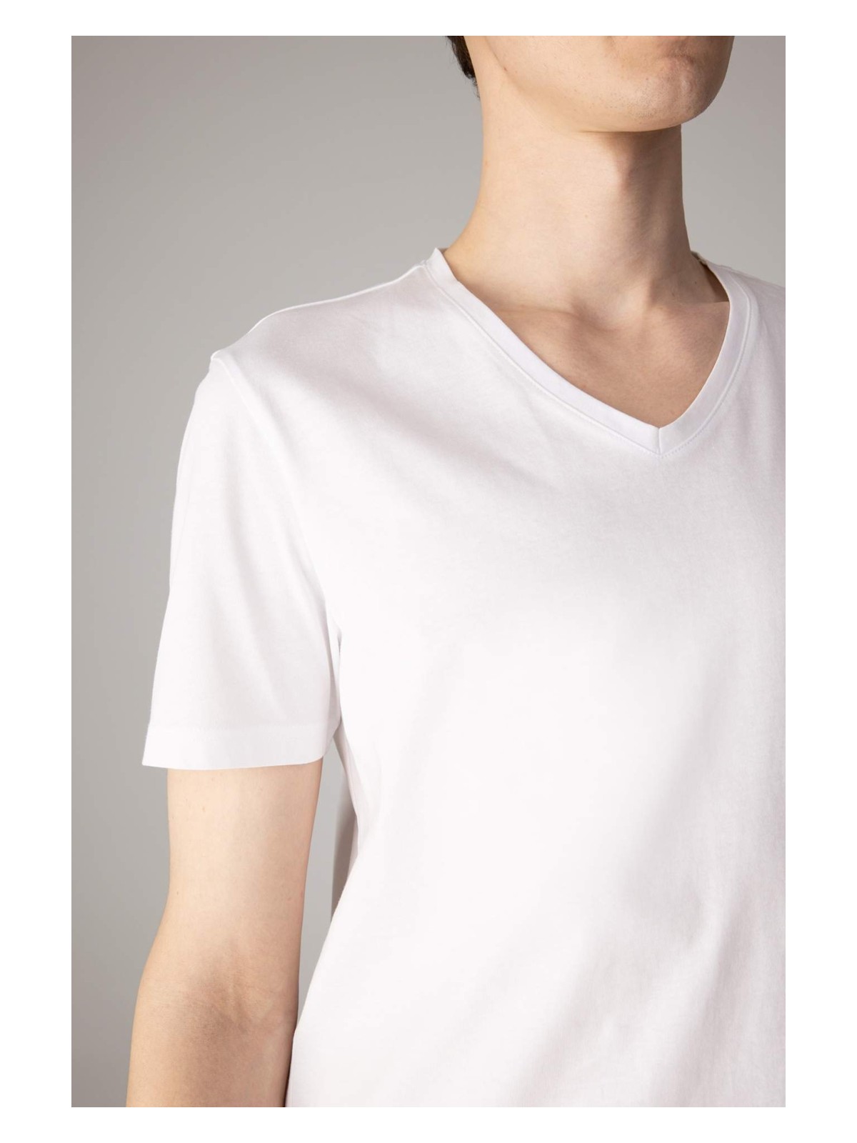DeFacto %100 Pamuk Slim Fit Dar Kesim V Yaka Basic Düz Kısa Kollu Beyaz Tişört M7668AZ24SP - Görsel 4