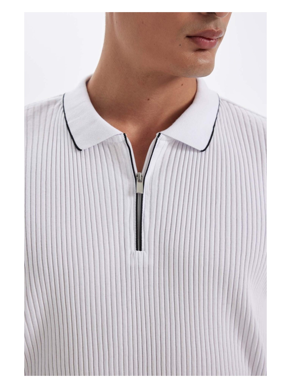 DeFacto Slim Fit Dar Kesim Polo Yaka Kısa Kollu Fitilli Kaşkorse Yarım Fermuarlı Tişört D3948AX24SM - Görsel 6