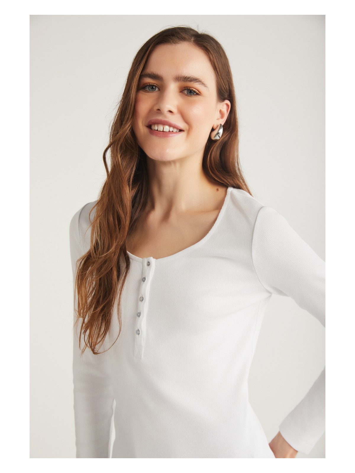 Ethiquet Zazana Kadın Fitilli Görünümlü Vücudu Tamamen Saran Derin Yuvarlak Yaka Düğmeli Siyah Bluz - Görsel 4