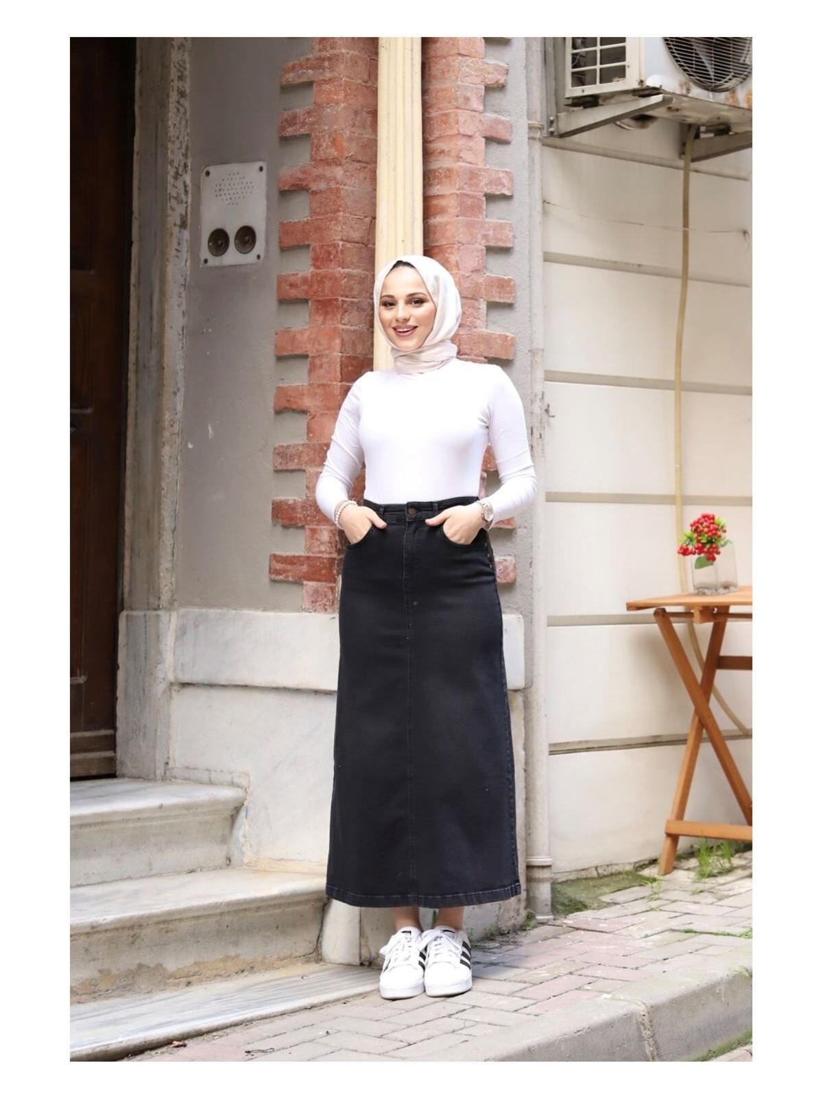 Vellichor Doğal Kumaşlı Yıldız Rivetli Kot Etek - Görsel 3