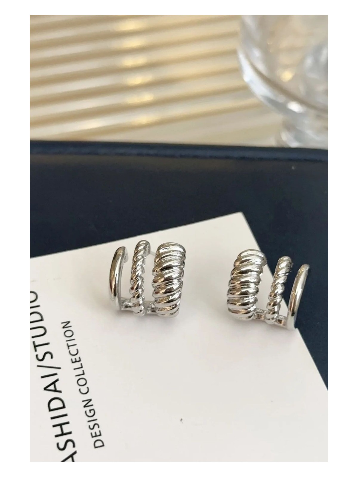 Aurrari Gümüş Kaplama 3'lü Burgu Kıkırdak Görünüm Küpe Çifti - Görsel 4