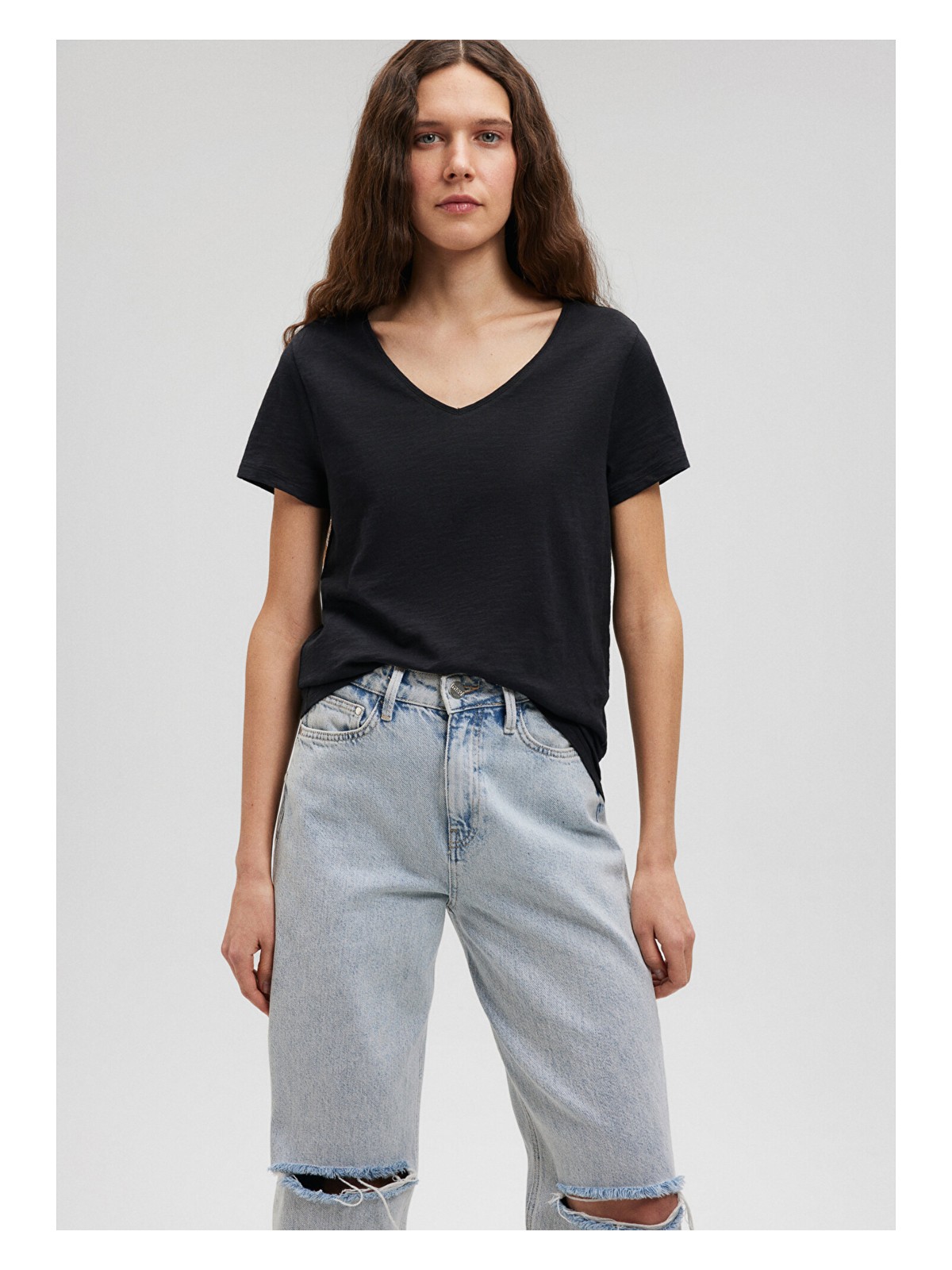 Mavi V Yaka Flamlı Siyah Basic Tişört 168260-900