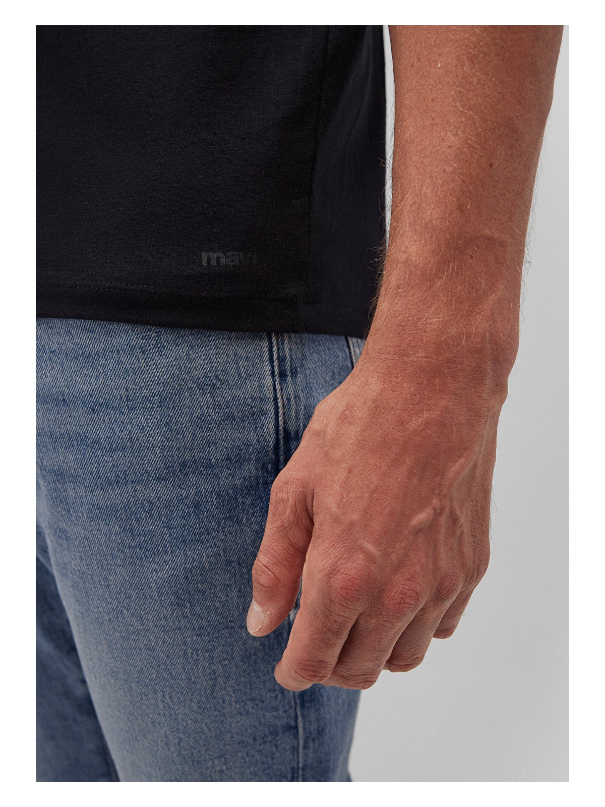 Mavi Stretch V Yaka Siyah Basic Tişört 061748-900 - Görsel 4