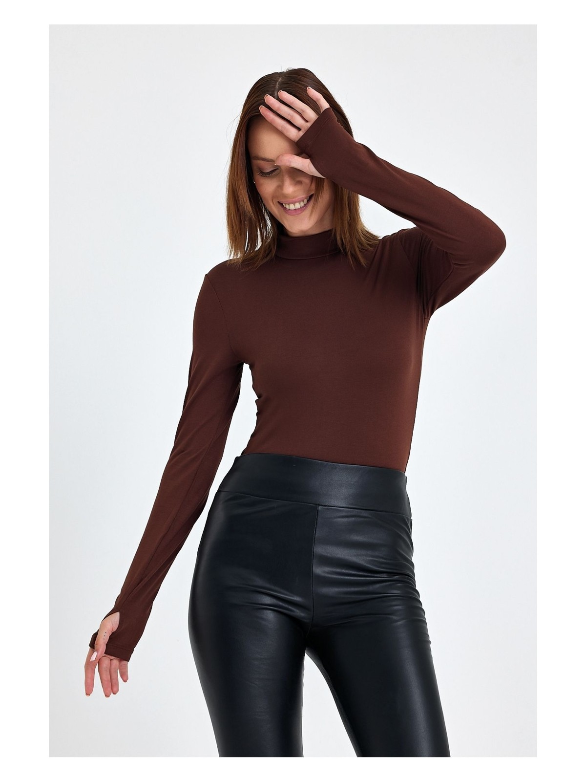 Banega Kadın Siyah Parmak Detaylı Yarım Balıkçı Yaka Pamuk Viskon Body - Görsel 6