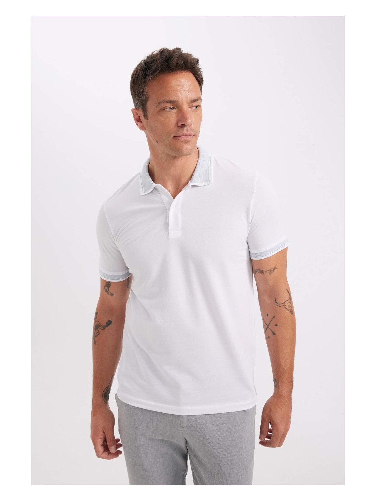 DeFacto Slim Fit Dar Kesim Polo Yaka Kısa Kollu Pamuklu Tişört D0033AXNS - Görsel 4