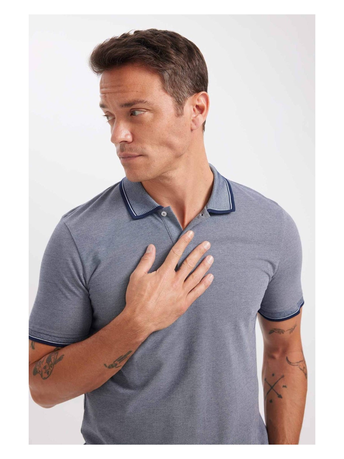 DeFacto Slim Fit Dar Kesim Polo Yaka Kısa Kollu Pamuklu Tişört D0033AXNS - Görsel 4