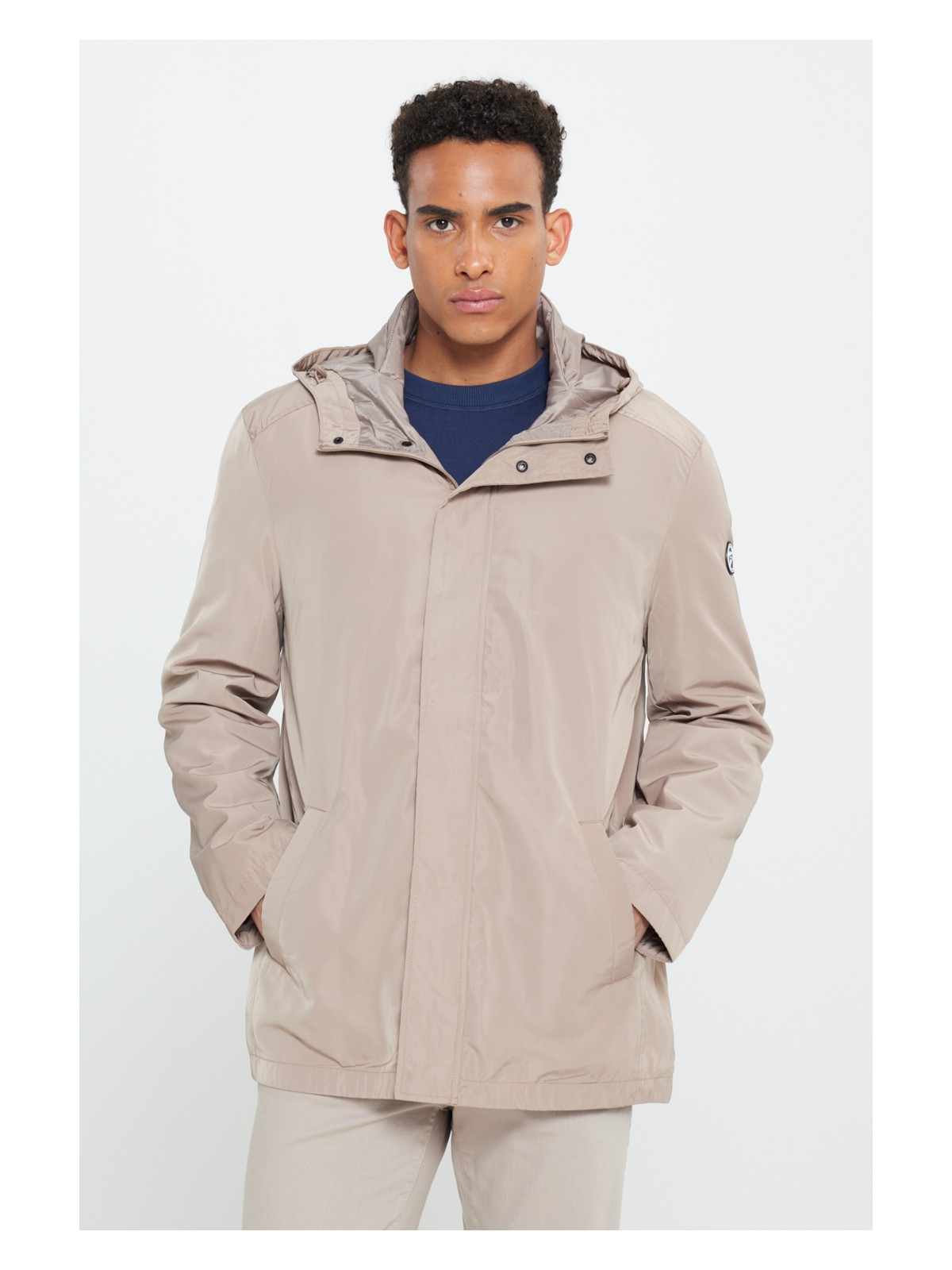 Altınyıldız Classics Erkek Vizon Standart Fit Normal Kesim Rüzgar Geçirmez Kapüşonlu Dik Yaka Mont Trençkot