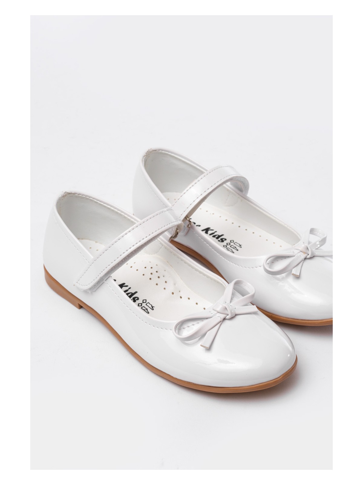 Papuccum Ortopedi Çocuk Ayakkabıları Kız Çocuk Rugan Kaydırmaz Taban Bıyık Babet - Görsel 6