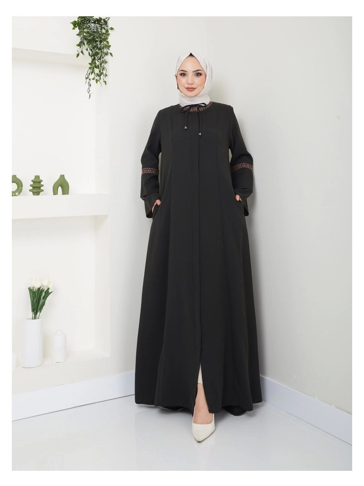 Neva Style Nakış Işlemeli Büyük Beden Ferace