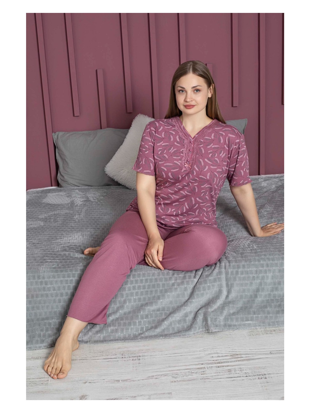 Temporium Kadın Büyük Beden Desenli Yakası Dantelli Düğmeli Kısa Kollu Bambu Pijama Takımı - Görsel 6