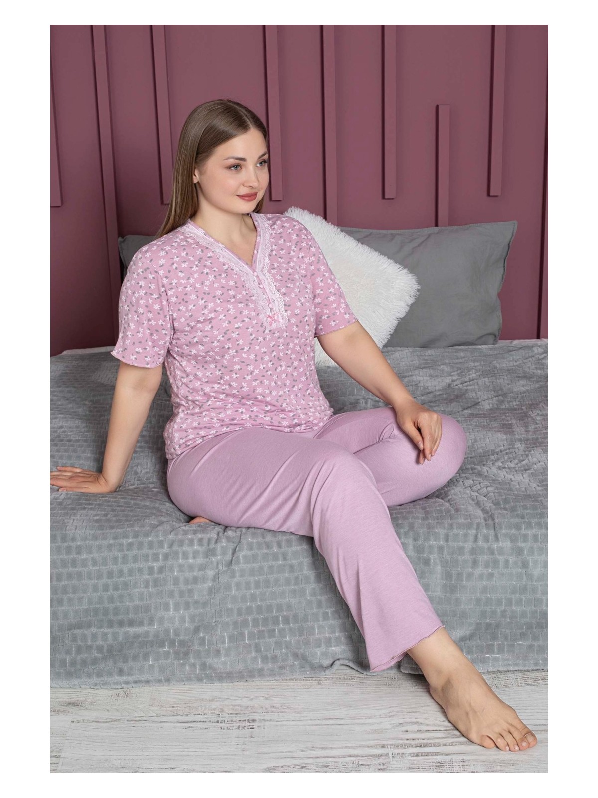 Temporium Kadın Büyük Beden Desenli Yakası Dantelli Düğmeli Kısa Kollu Bambu Pijama Takımı - Görsel 4