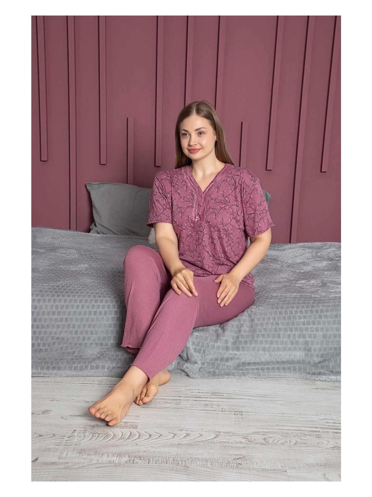 Temporium Kadın Büyük Beden Desenli Yakası Dantelli Düğmeli Kısa Kollu Bambu Pijama Takımı - Görsel 7