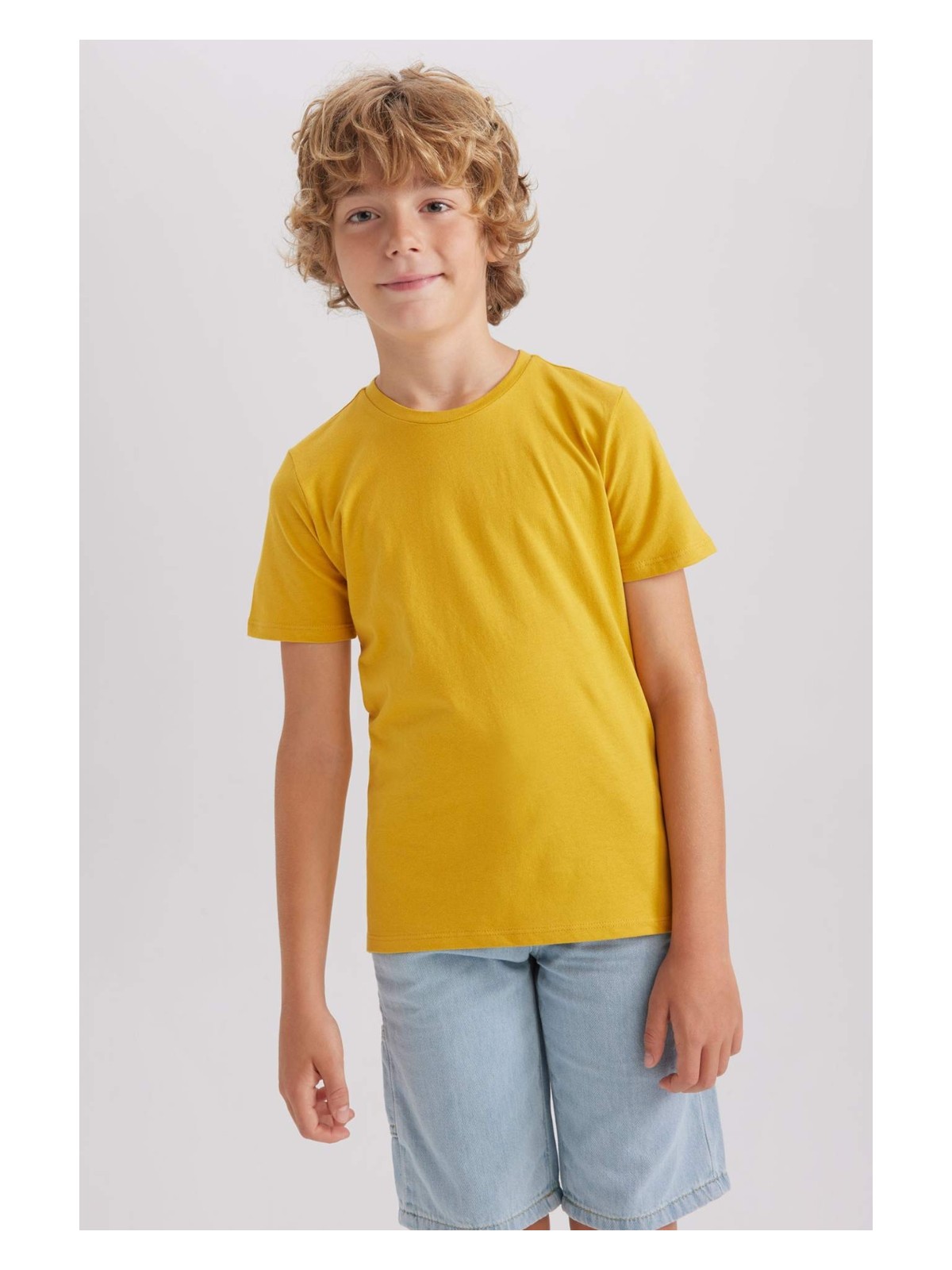 DeFacto Bisiklet Yaka Basic Düz Kısa Kollu Tişört Erkek Çocuk B0667A8NS - Görsel 3