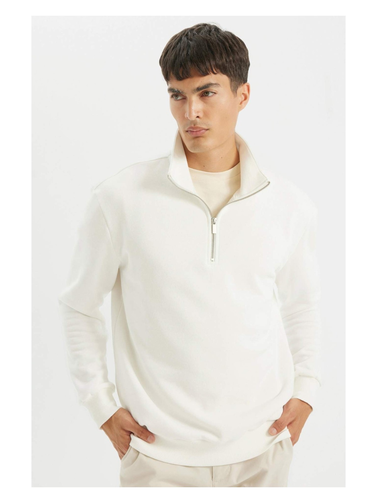 DeFacto Comfort Regular Fit Rahat Kalıp Fermuarlı Dik Yaka Basic Düz Sweatshirt X7405AZ24AU - Görsel 3