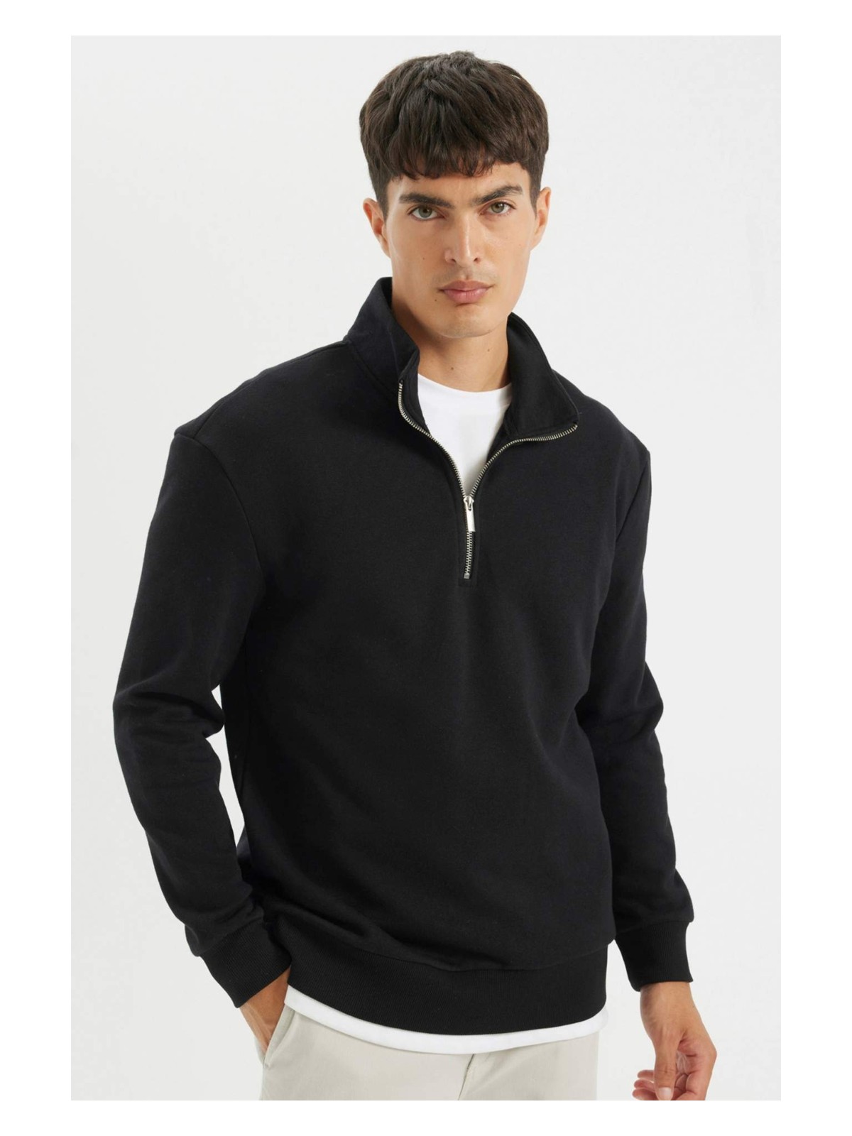 DeFacto Comfort Regular Fit Rahat Kalıp Fermuarlı Dik Yaka Basic Düz Sweatshirt X7405AZ24AU