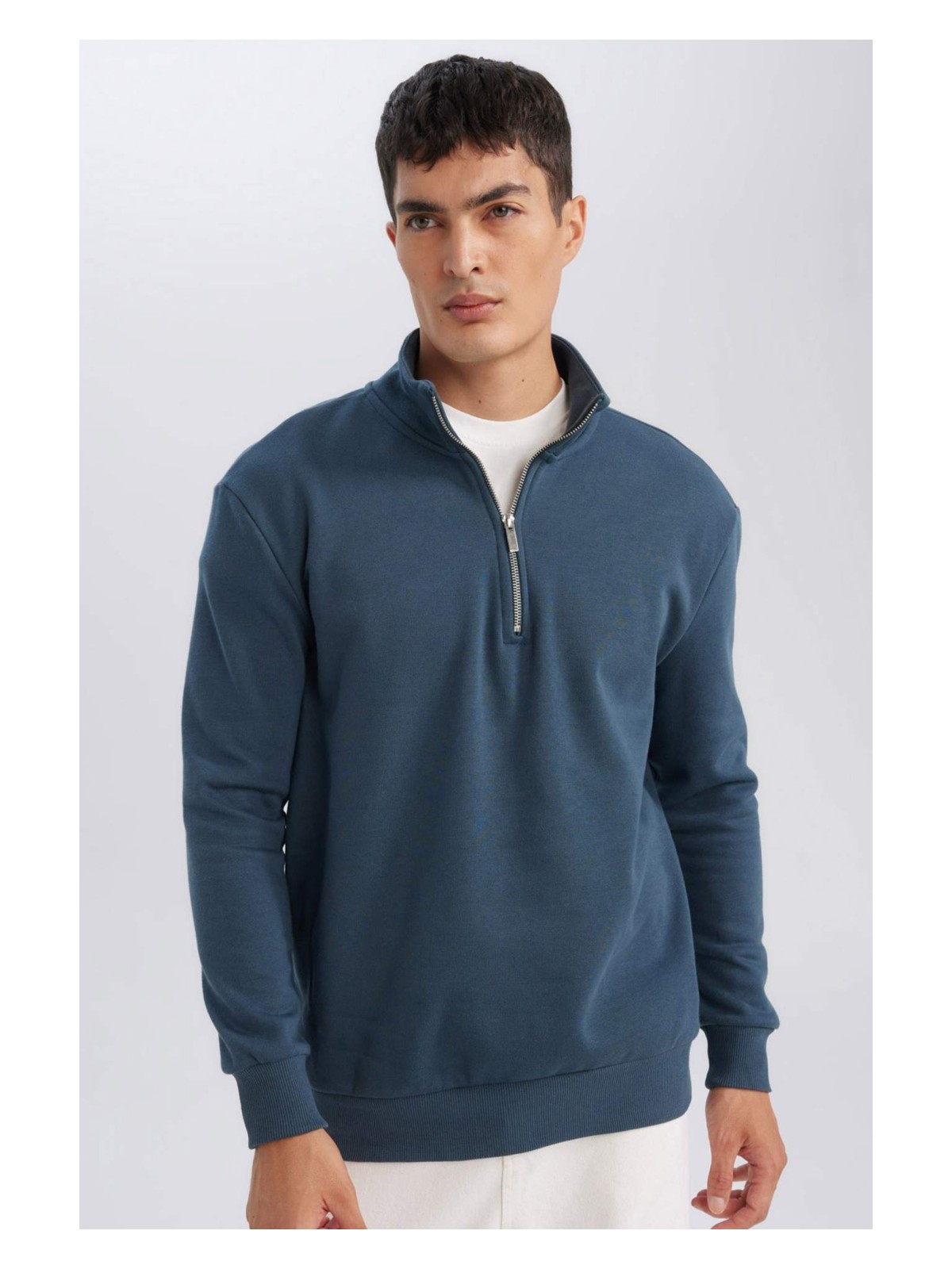 DeFacto Comfort Regular Fit Rahat Kalıp Fermuarlı Dik Yaka Basic Düz Sweatshirt X7405AZ24AU - Görsel 9