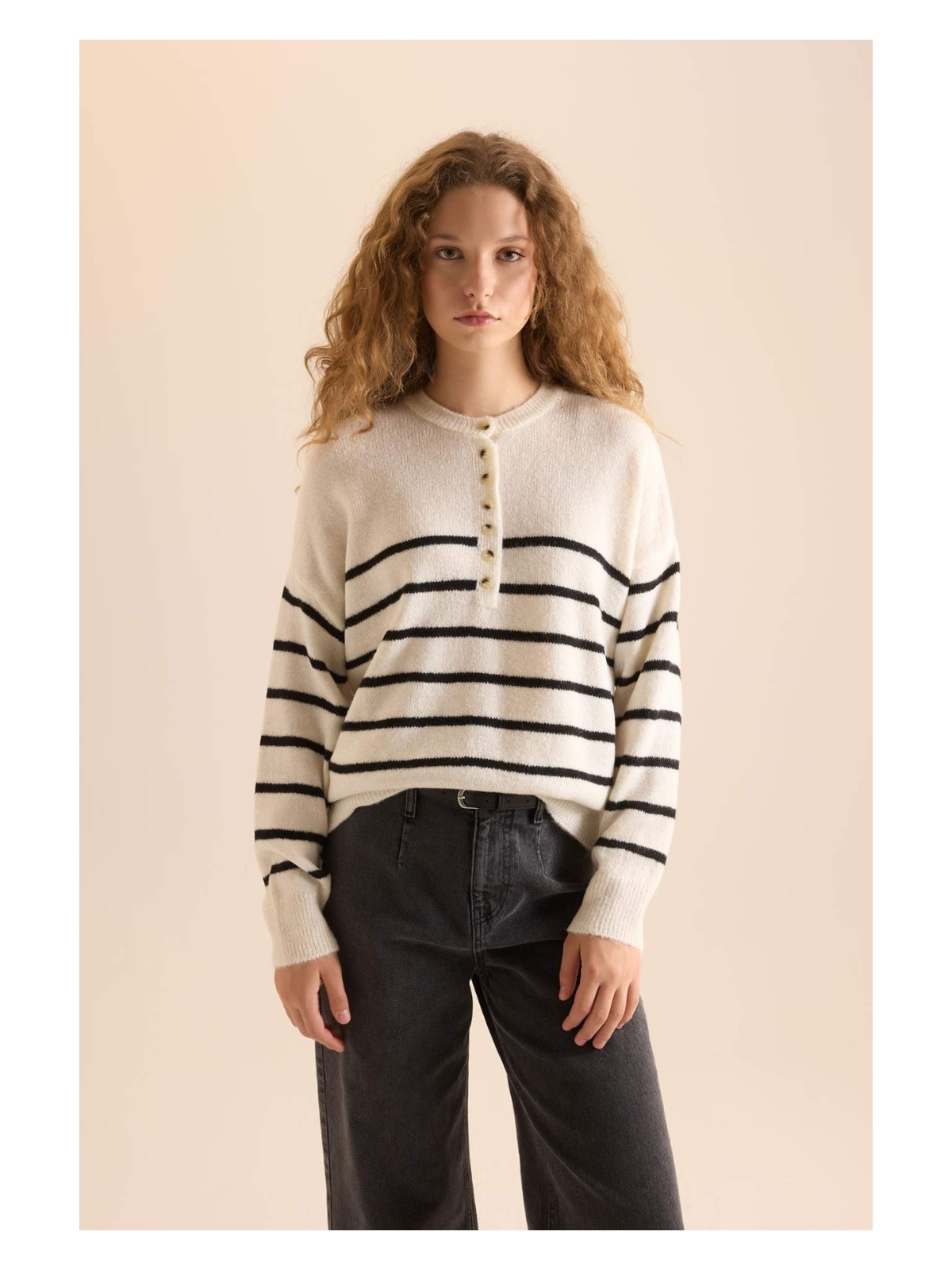 DeFacto Oversize Geniş Kalıp Düğmeli Yaka Triko Kazak D4913AXNS - Görsel 6