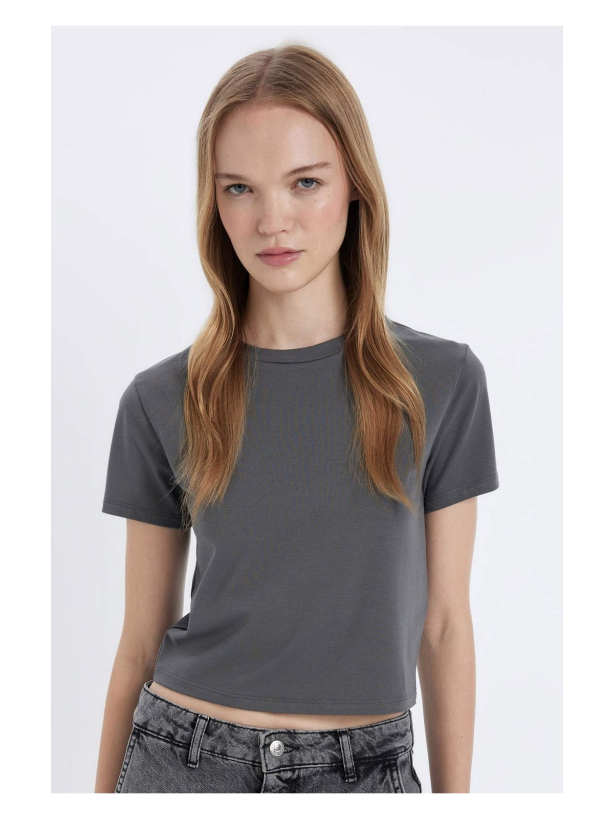 DeFacto Fitted Bisiklet Yaka Basic Düz Kısa Kollu Tişört Z8790AZ24AU - Görsel 5