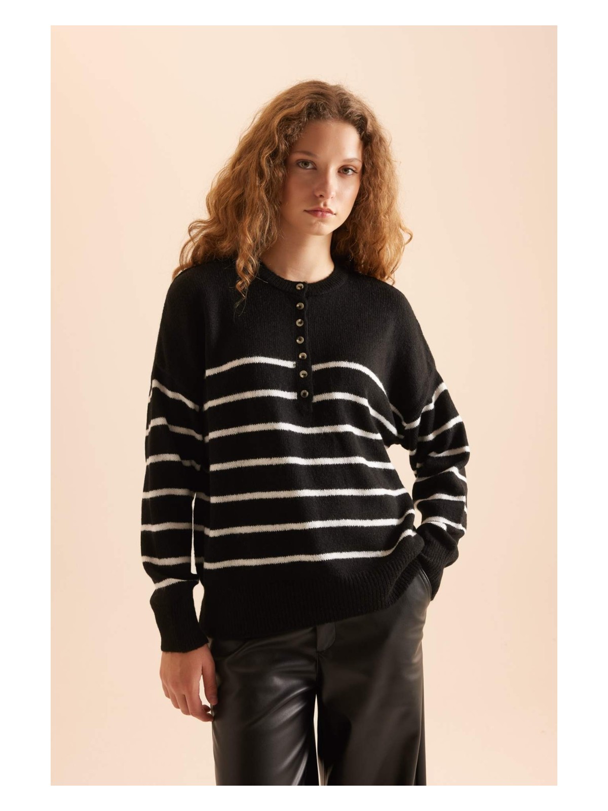 DeFacto Oversize Geniş Kalıp Düğmeli Yaka Triko Kazak D4913AXNS