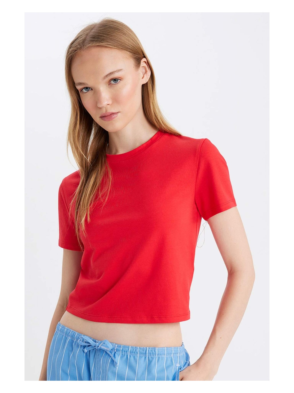 DeFacto Fitted Bisiklet Yaka Basic Düz Kısa Kollu Tişört Z8790AZ24AU - Görsel 4