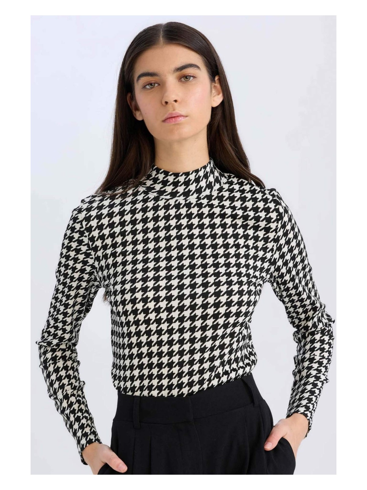 DeFacto Slim Fit Yarım Balıkçı Yaka Kazayağı Bürümcük Uzun Kollu Tişört D9498AX24WN