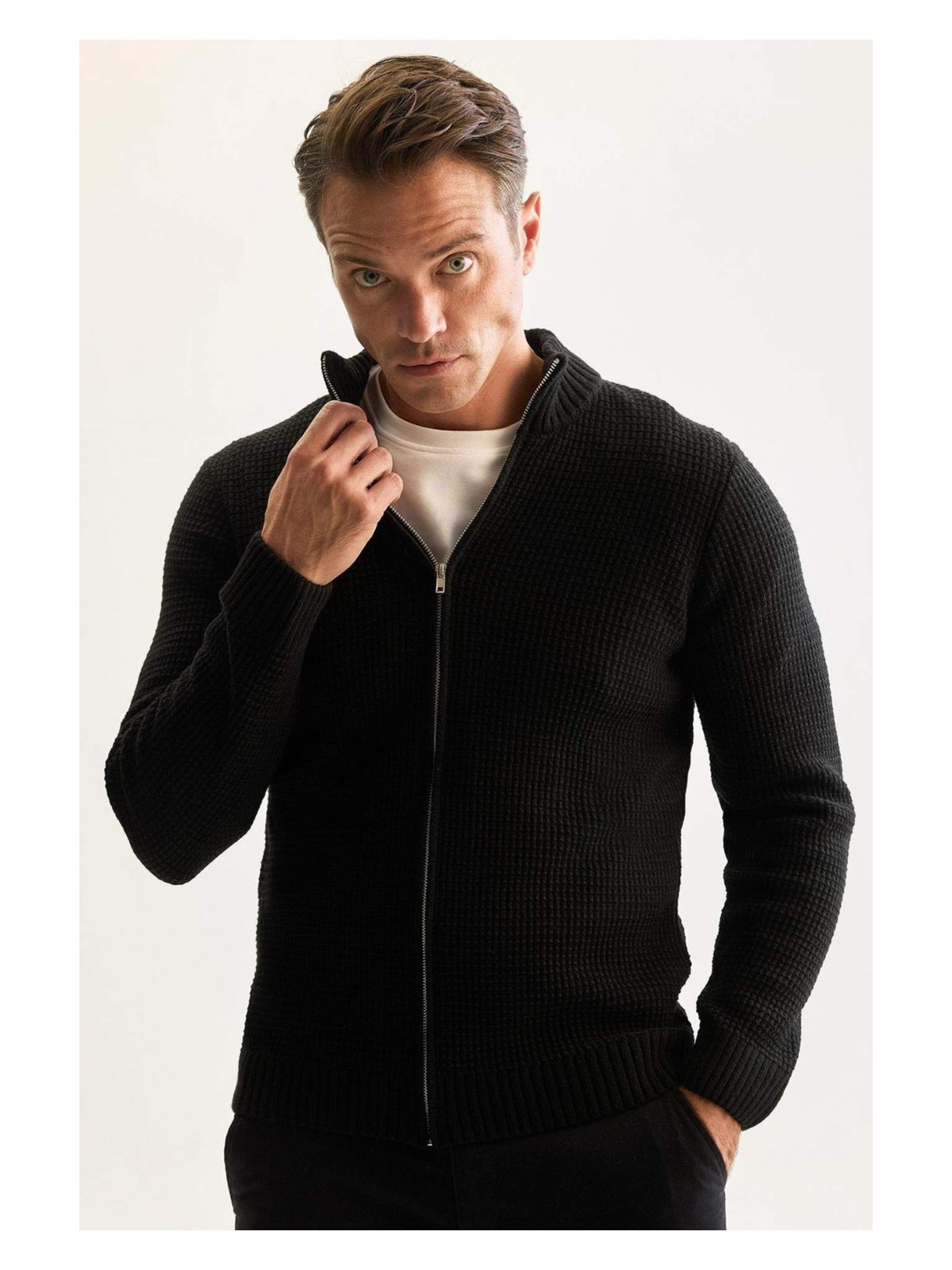 DeFacto Standart Fit Normal Kesim Yarım Balıkçı Yaka Fermuarlı Waffle Hırka R1195AZNS