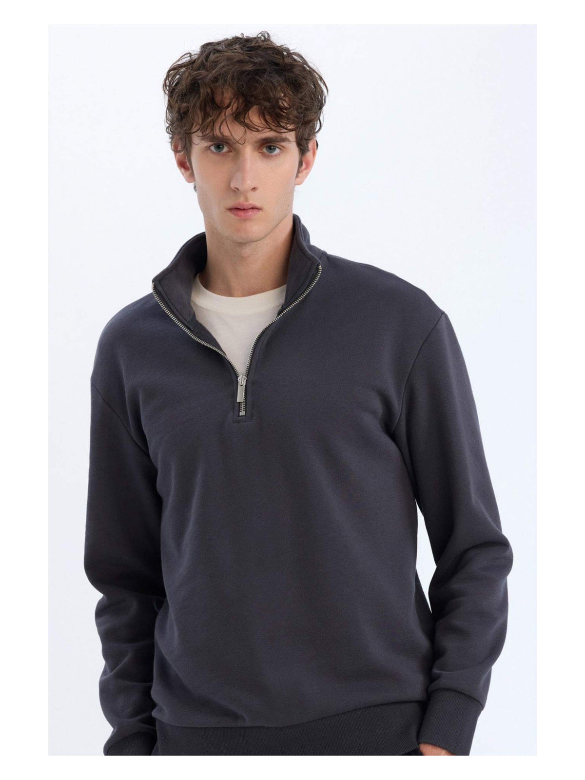 DeFacto Comfort Regular Fit Rahat Kalıp Fermuarlı Dik Yaka Basic Düz Sweatshirt X7405AZ24AU - Görsel 7