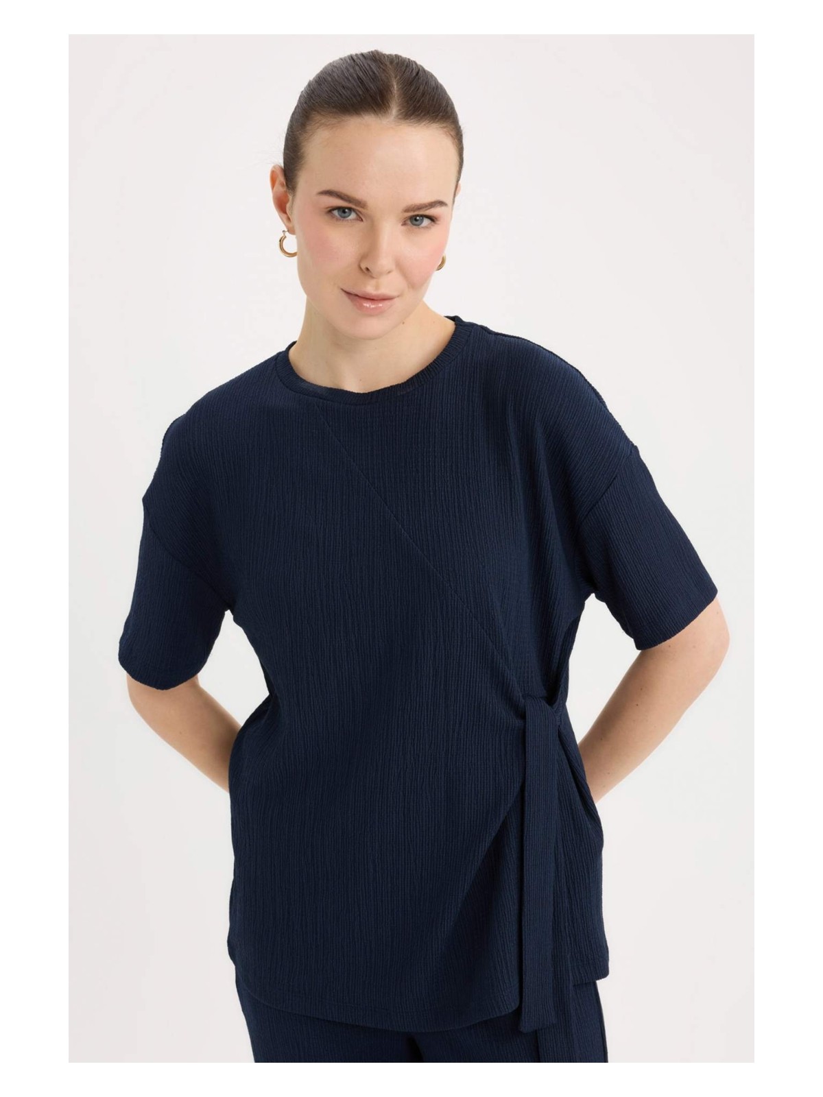 DeFacto Relax Fit Bisiklet Yaka Basic Düz Bürümcük Kısa Kollu Tişört D5446AX25SP