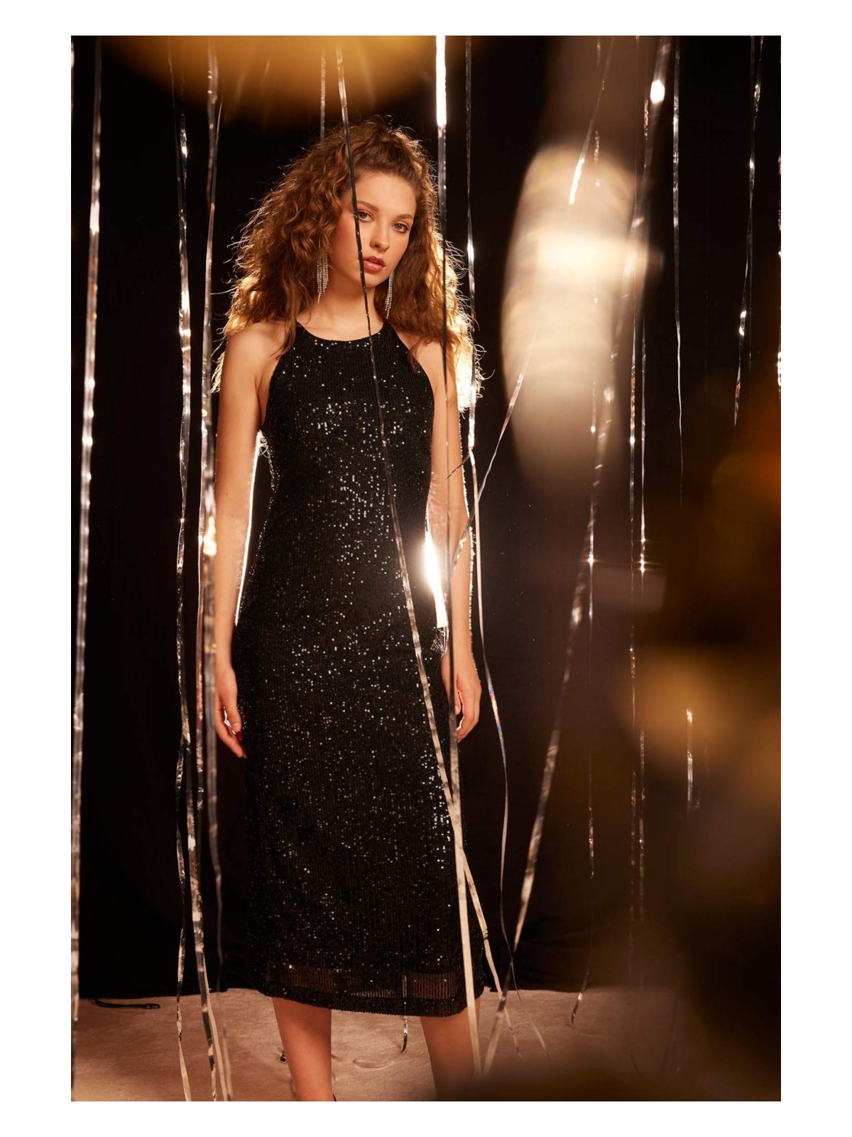 DeFacto Halter Yaka Payetli Kolsuz Midi Siyah Abiye Elbise E2437AX24WN