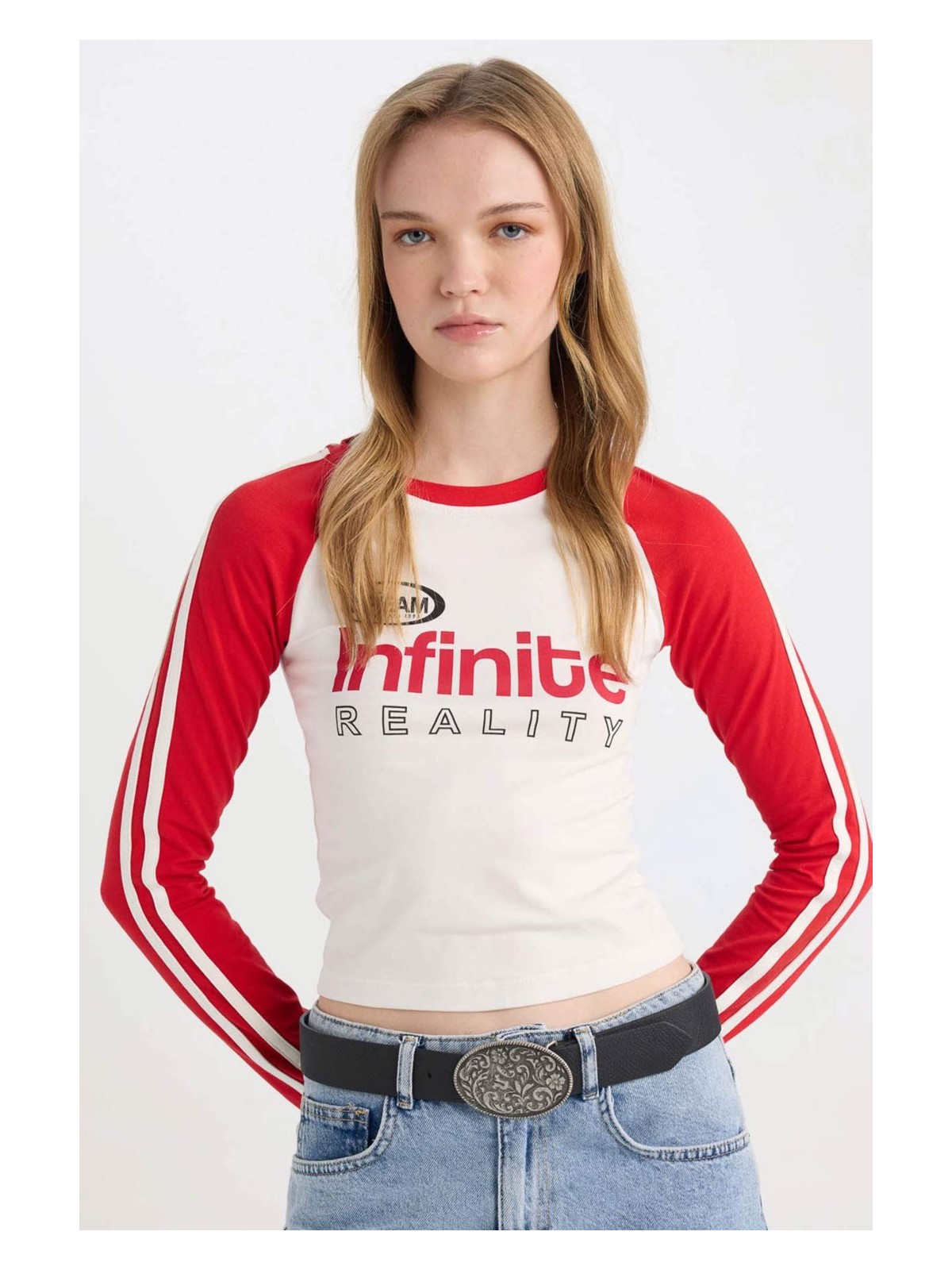 DeFacto Fitted Dar Kesim Bisiklet Yaka Baskılı Uzun Kollu Tişört D6698AX24WN