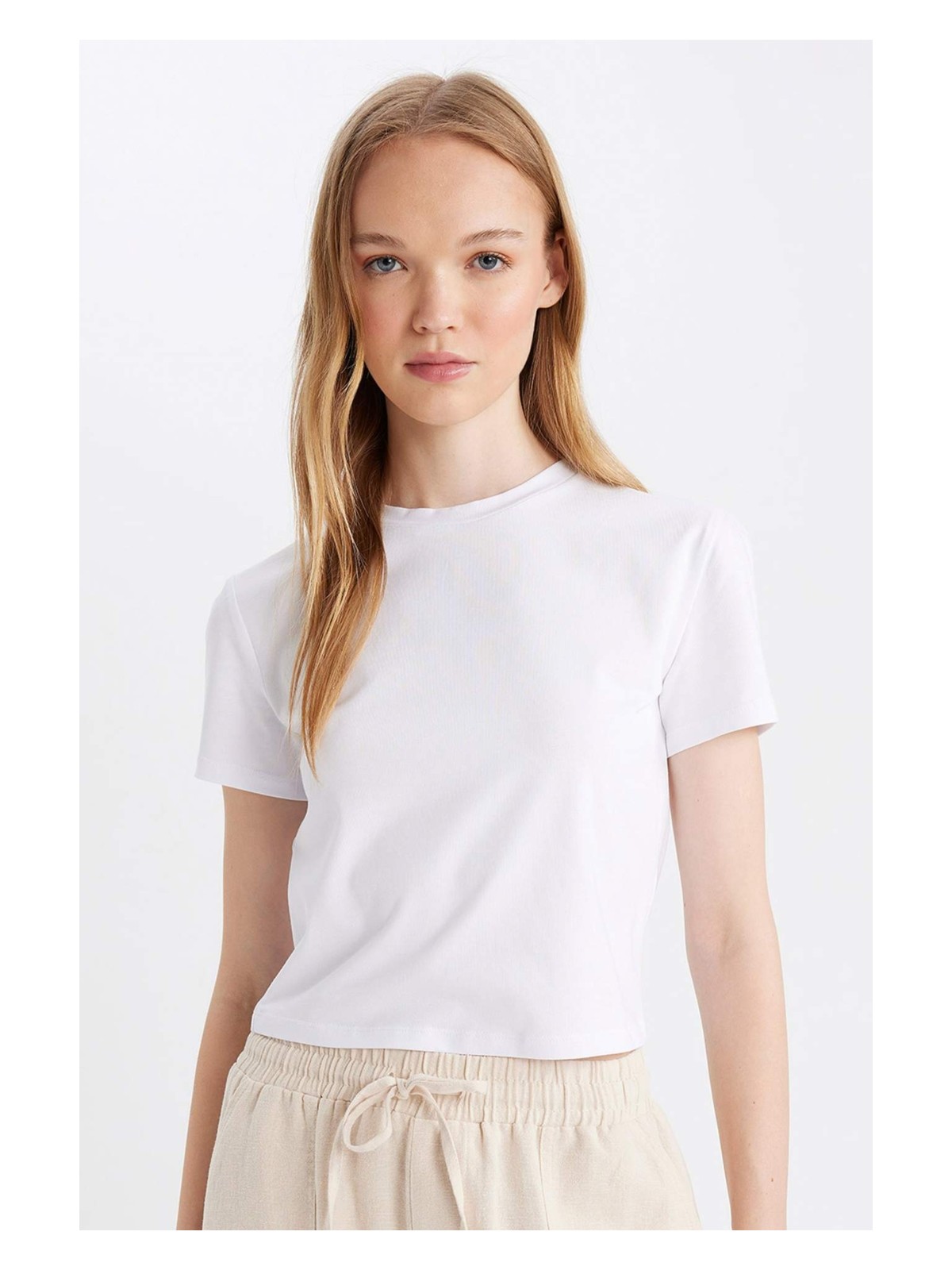 DeFacto Fitted Bisiklet Yaka Basic Düz Kısa Kollu Tişört Z8790AZ24AU - Görsel 3