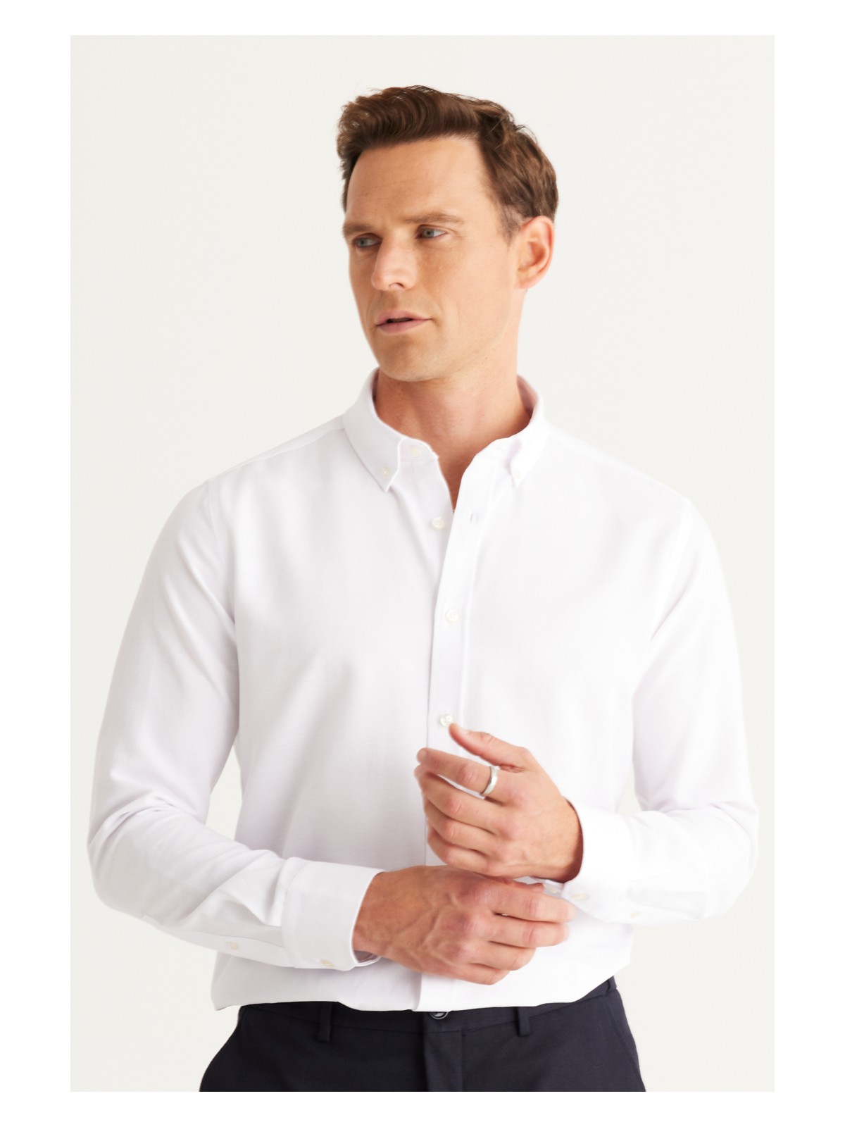 Altınyıldız Classics Erkek Beyaz Düğmeli Yaka Kolay Ütülenebilir Pamuklu Slim Fit Dar Kesim Oxford Gömlek