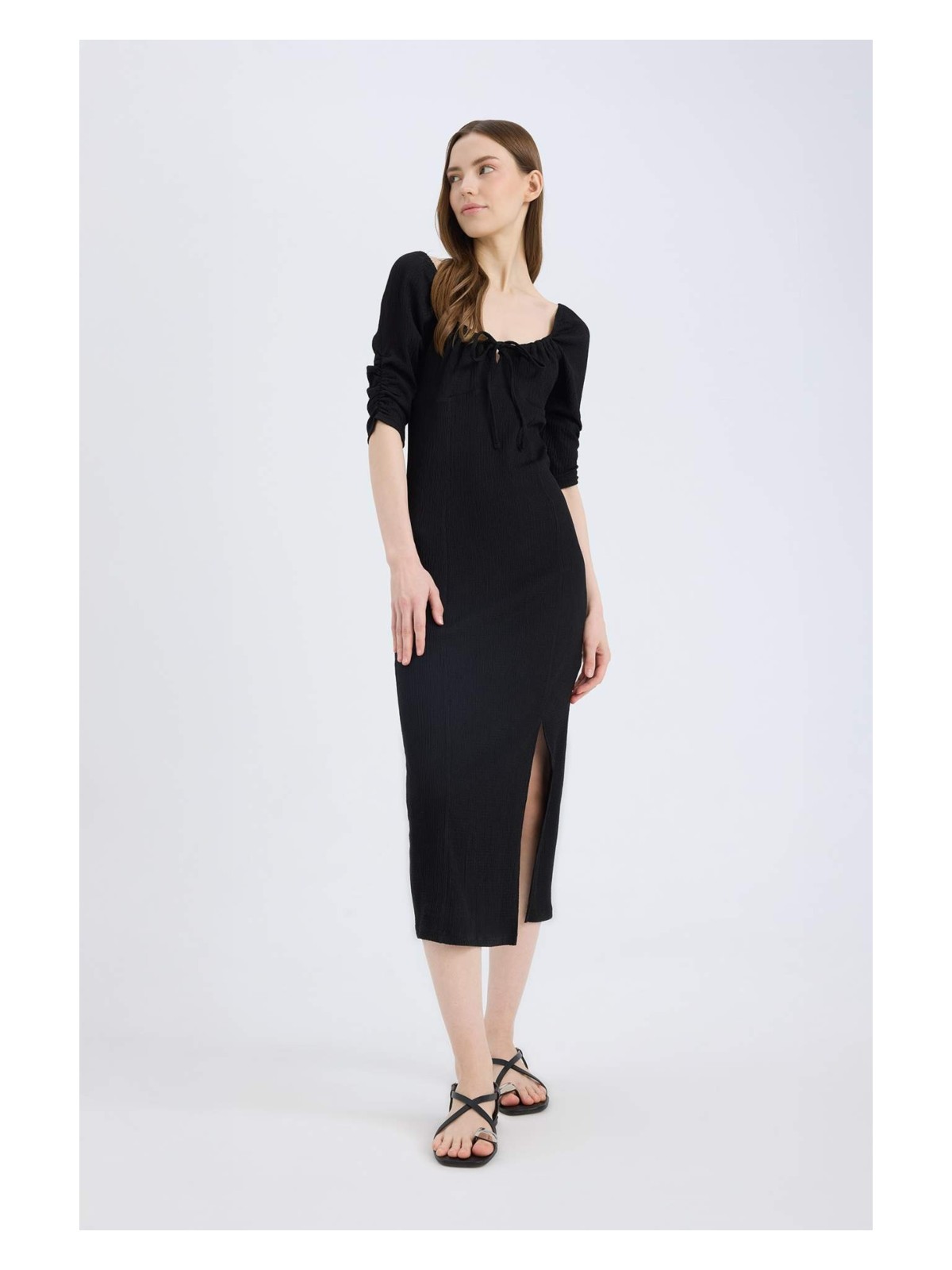 DeFacto Bodycon Vücudu Saran Kare Yaka Yırtmaçlı Basic Bürümcük Yarım Kol Siyah Midi Elbise E0885AX25SP